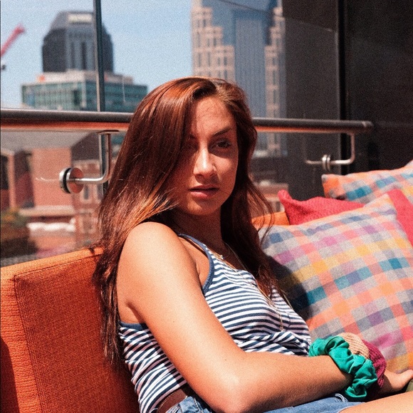 Meet your Posher, Ivy - Picture 3 of 6